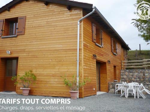 Saint-Cyr-de-Valorges House | Gîte 4 chambres avec jardin, animaux acceptés, terrasse et abri voiture - FR-1-496-17