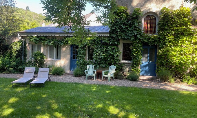 Lucenay-l'Eveque Cottage | Gîte Anémone bij Villa Mortaise Gîtes in de Bourgogne