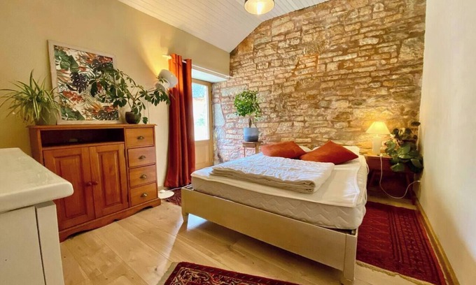 Chartrier-Ferriere House | Gîte Arc-en-Ciel for 1 to 6 people