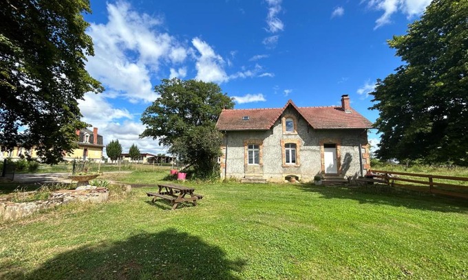 Chazemais House | Gîte chaumière château de la Bouchatte