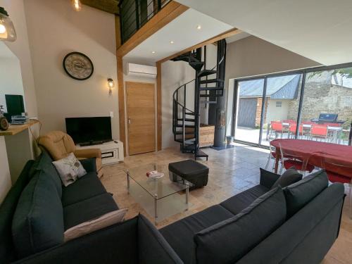 Tavers House | Gîte Climatisé avec Jardin à Tavers - FR-1-590-582