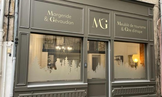 Saugues House | Gîte confortable à Saugues pour randonneurs, 3 chambres spacieuses avec salle d'eau privative - FR-1-582-365