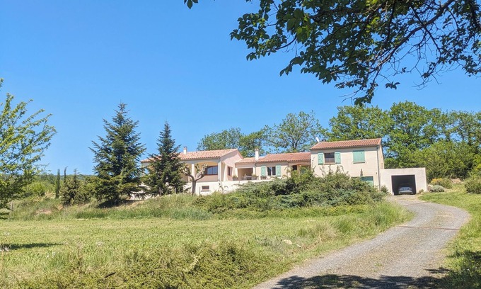 Antugnac House | Gîte de 80m² au Cœur de Collines Verdoyantes , Préservé du Monde