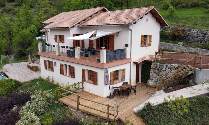 Guillaumes Apartment | Gîte de Château Vieux Avec Jacuzzi