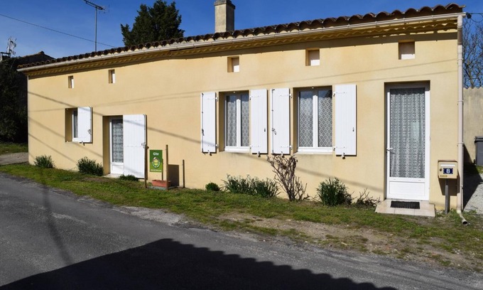 Saint-Ciers-sur-Gironde House | Gîte des Rouleaux - SAINT-CIERS-SUR-GIRONDE