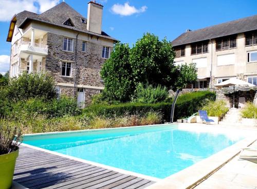 Uzerche Apartment | Gîte de France A perle de vue 4 épis - Gîte de France 14 personnes MAE-0294