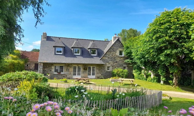 Sainte-Seve House | Gîte de la Fontaine Blanche sleeps 14