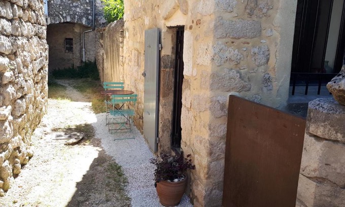 La Garde-Adhemar House | Gîte de village