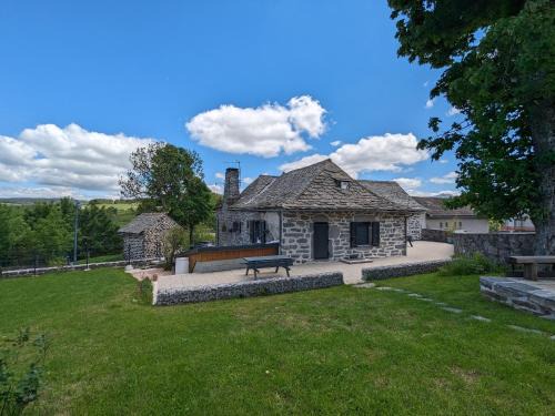 Saint-Front House | Gîte familial avec jardin, près du Puy-en-Velay et station de ski des Estables - FR-1-582-475