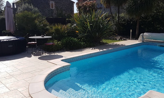 Lezignan-la-Cebe House | Gîte Le Pigeonnier air-conditioned