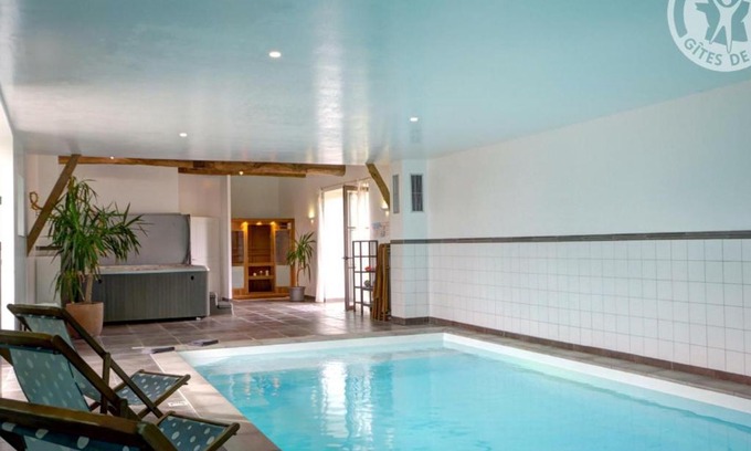 Saint-Just-la-Pendue House | Gîte Saint-Just-la-Pendue, 5 pièces, 8 personnes - FR-1-496-50