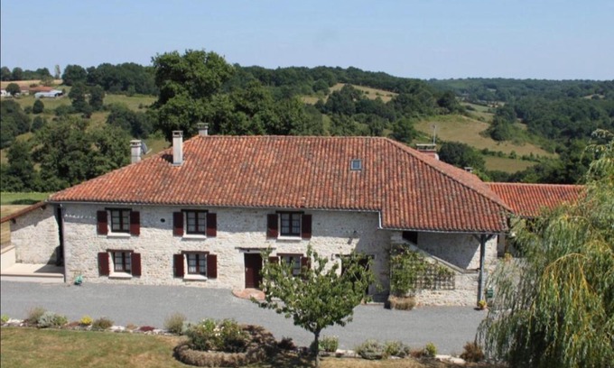 Le Grand-Madieu House | Gîte vallée magique Panissaud