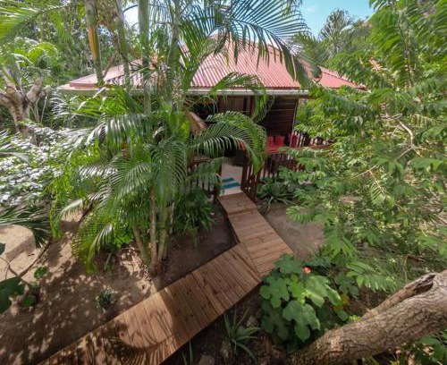 Terre-de-Haut House | Gîtes dans un jardin
