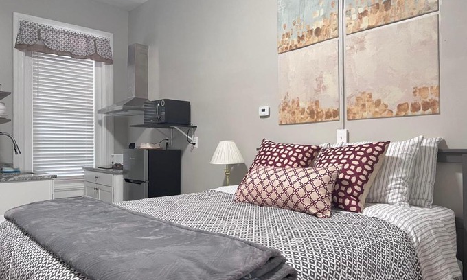 Fan District Apartment | G1 central location museums FREE PARKING