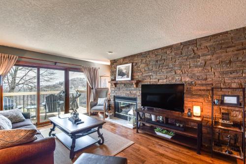 The Galena Territory House | Galena Townhome with Deck and Golf Course View!