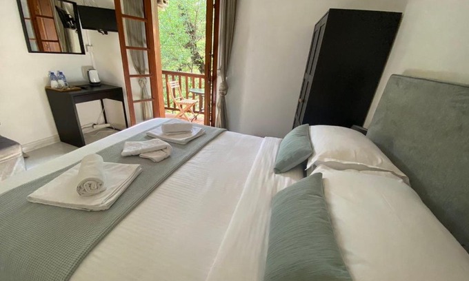 Kakopetria Bed & Breakfast | GaliniCafe22-suites