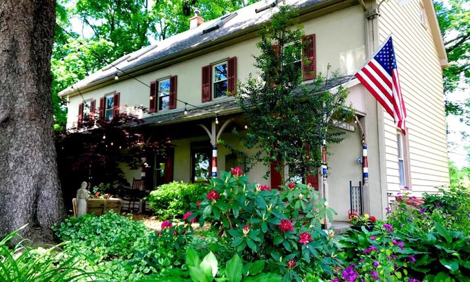 Pipersville Bed & Breakfast | Galvanized America Inn & Art Gallery