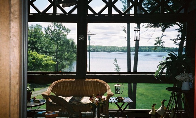 Galway House | GALWAY LAKE ADIRONDACK GETAWAY 3 BEDROOMS, 3 BATH SLEEPS 6