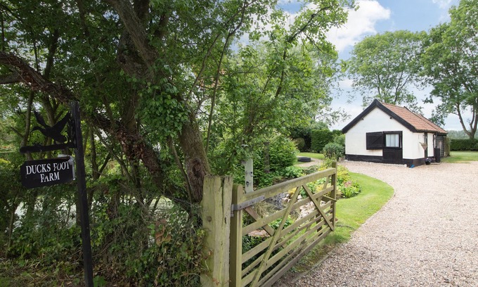 Pulham Market Cottage | GARDEN COTTAGE, pet friendly, with a garden in Pulham Market
