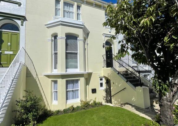 Eastbourne Apartment | Garden flat in 'Little Chelsea'