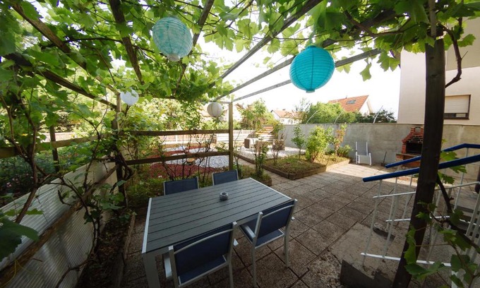 Siska District House | Garden House