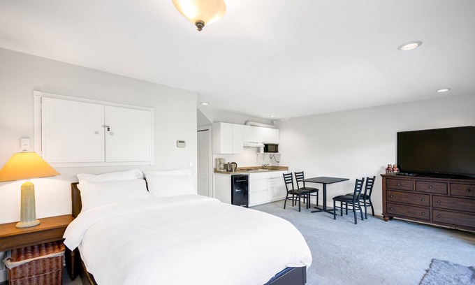 West Point Grey House | Garden Suite near Jericho Beach