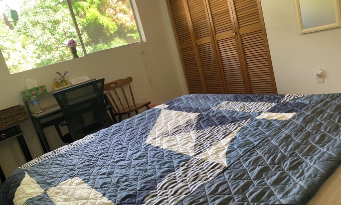 Education Hill House | GardenView queen size bedroom of my single house