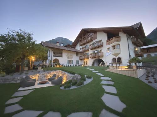 San Lorenzo in Banale Hotel | Garnì Lilly