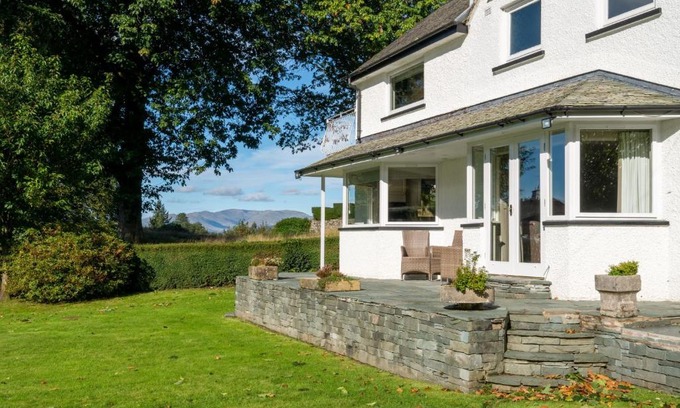 Windermere House | Garth Cottage - Spacious house with large a garden