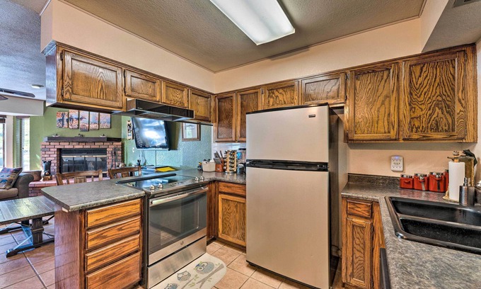 Pinetop Apartment | Gated Resort, Pool & Spa: Townhome in Pinetop!