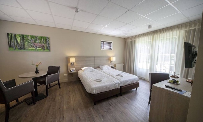 Beekbergen-West Hotel | Gateway to Nature Reserves, Monkey Parks, and Dutch Heritage! Free Parking!