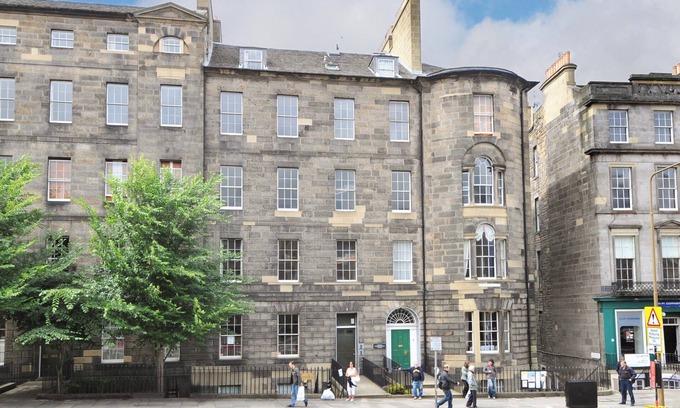 New Town Apartment | Gayfield Place [217] is a Conveniently located cosy 1 bedroom apartment in city centre