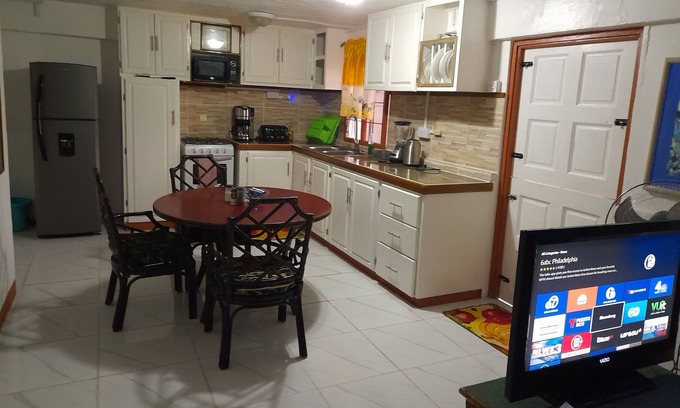 Hillsborough Apartment | Caribbean house 3 mins walk to the marina and port.