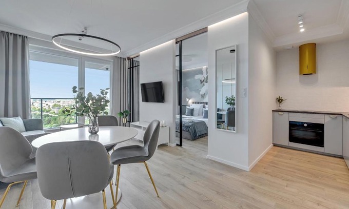 Witomino Apartment | Gdynia Modern Tower & City View by Downtown Apartments