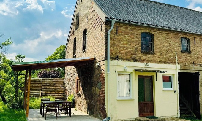 Liepen Apartment | Gemütliche Ferienwohnung mit Kaminofen, Renoviert+rustikal