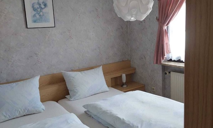 Bad Rodach Apartment | Gemütliche Ferienwohnung im Grünen mit Balkon zur Südseite