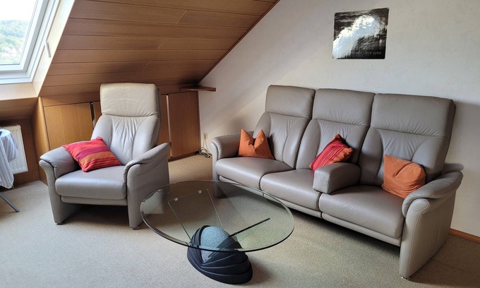 Bad Kissingen Apartment | Gepflegte Dachgeschosswohnung im 2-familienhaus in Ruhiger Wohnlage