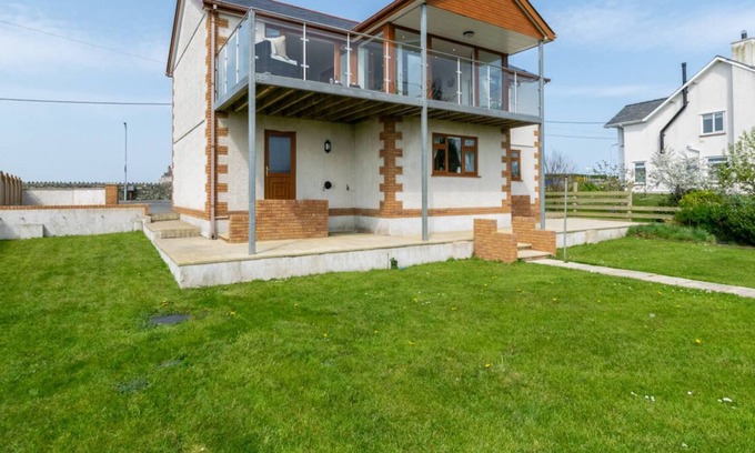 Caergeiliog House | Ger y Bont in the beautiful Holyhead