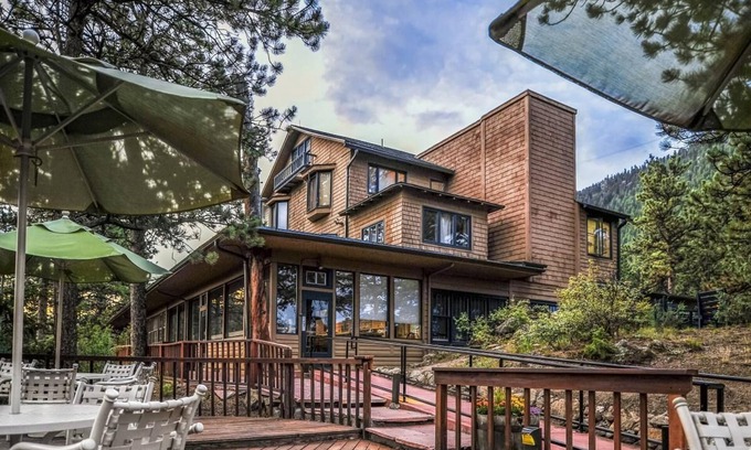 Estes Park Apartment | Get Ready for Adventure! 2 Fantastic Studios, Hike in Rocky Mtn. National Park
