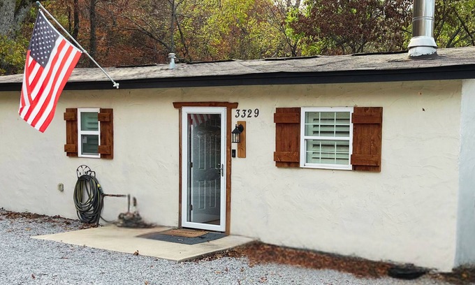 Hulbert Cabin | Getaway Cabin: Fort Gibson Lake Retreat with Spacious Patio for Family & Friends