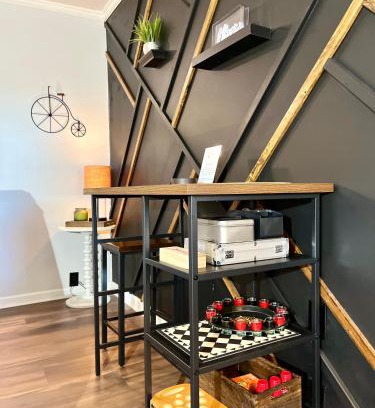 Norwich Villa | Getaway Villa- 3 mins to Mohegan- Fully Stocked with Two Full Beds & Fireplace- Jacuzzi, Saltwater Pools, Sauna