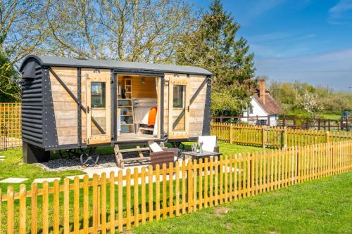 Howlett End House | Gin and Toffee Carriage