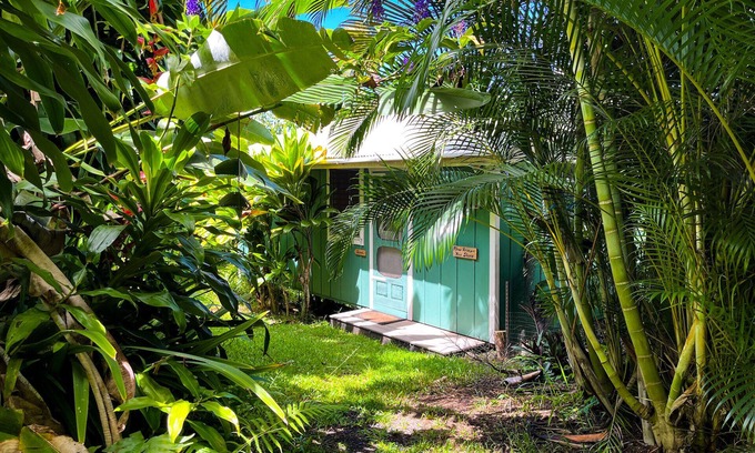 Kealakekua Cottage | Gingerhill Farm Retreat. Commune with Nature In South Kona.