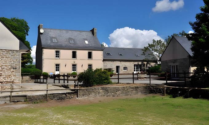 Plogonnec House | Gite 1 - Lopéau holiday homes with pool and spa