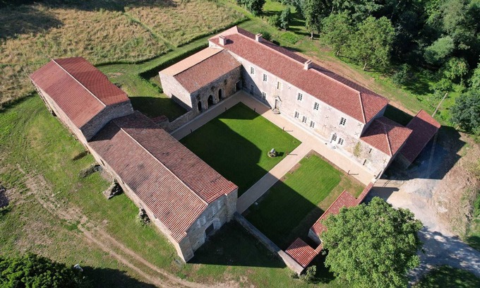 Bournezeau House | GITE A L'ABBAYE