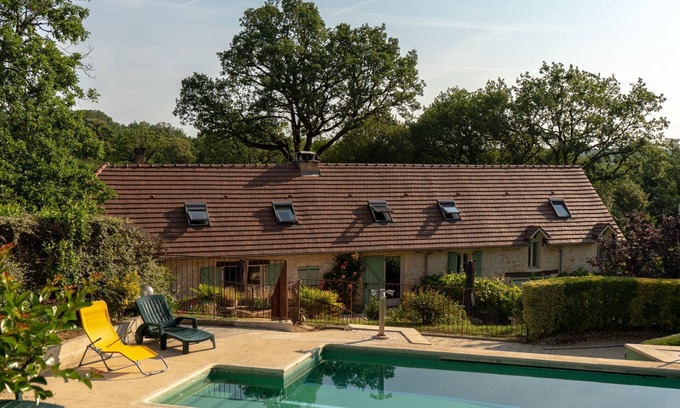 Nadaillac House | Gite DE Charme Avec Piscine, Discotheque ET Complexe Sportif