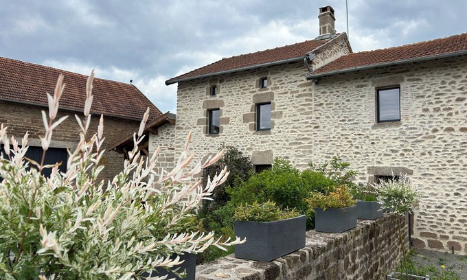 Bersac-sur-Rivalier Cottage | GÎTE DE LA FONTAINE in the countryside of the Monts d'Ambazac