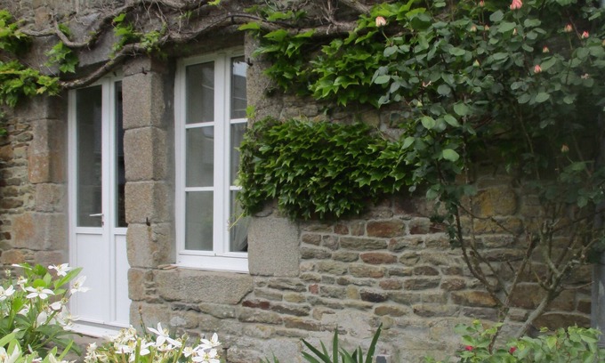 Dragey-Ronthon House | Gîte de Tissey in the Bay of Mont-St-Michel, quiet and cosy with wood-burning stove.