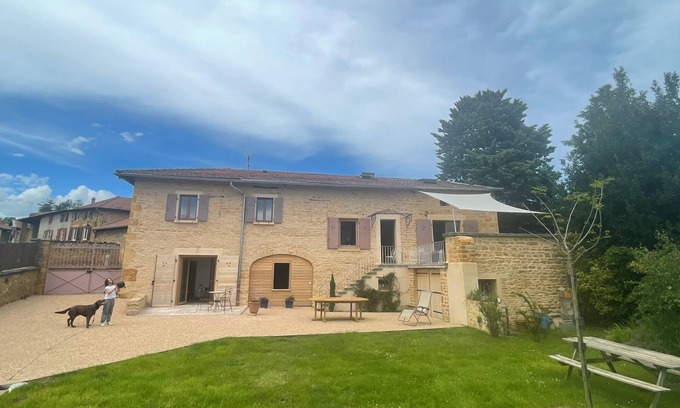 Frontenas Apartment | Gite DU Lavoir Gîte de Charme en Beaujolais, au Pays des Pierres Dorées - PMR
