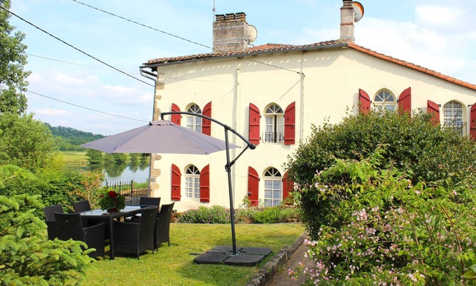 Availles-Limouzine House | Gite La Maison du Passeur